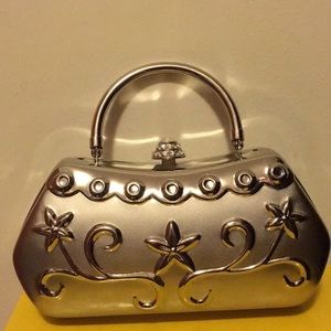 Silver box clutch